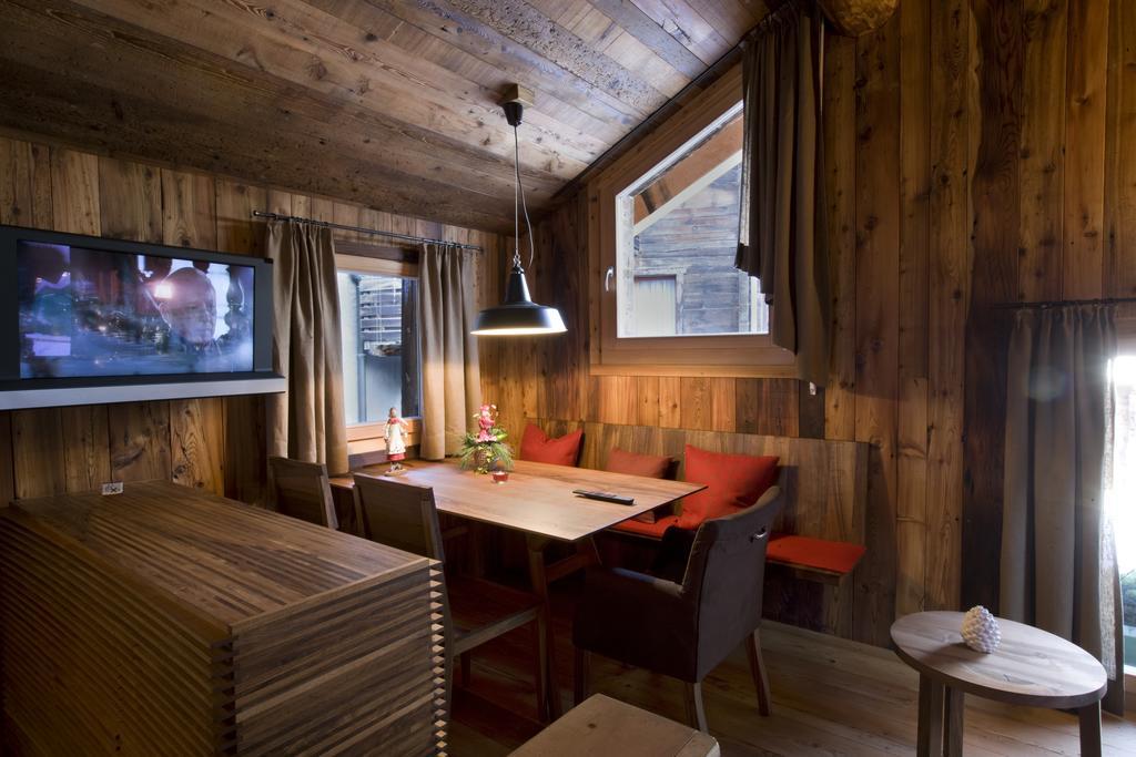 Chalet Z'Gogwaergji Zermatt Oda fotoğraf